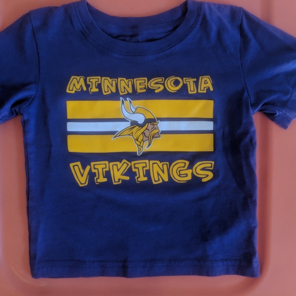 Size 2T Minnesota Vikings t-shirt